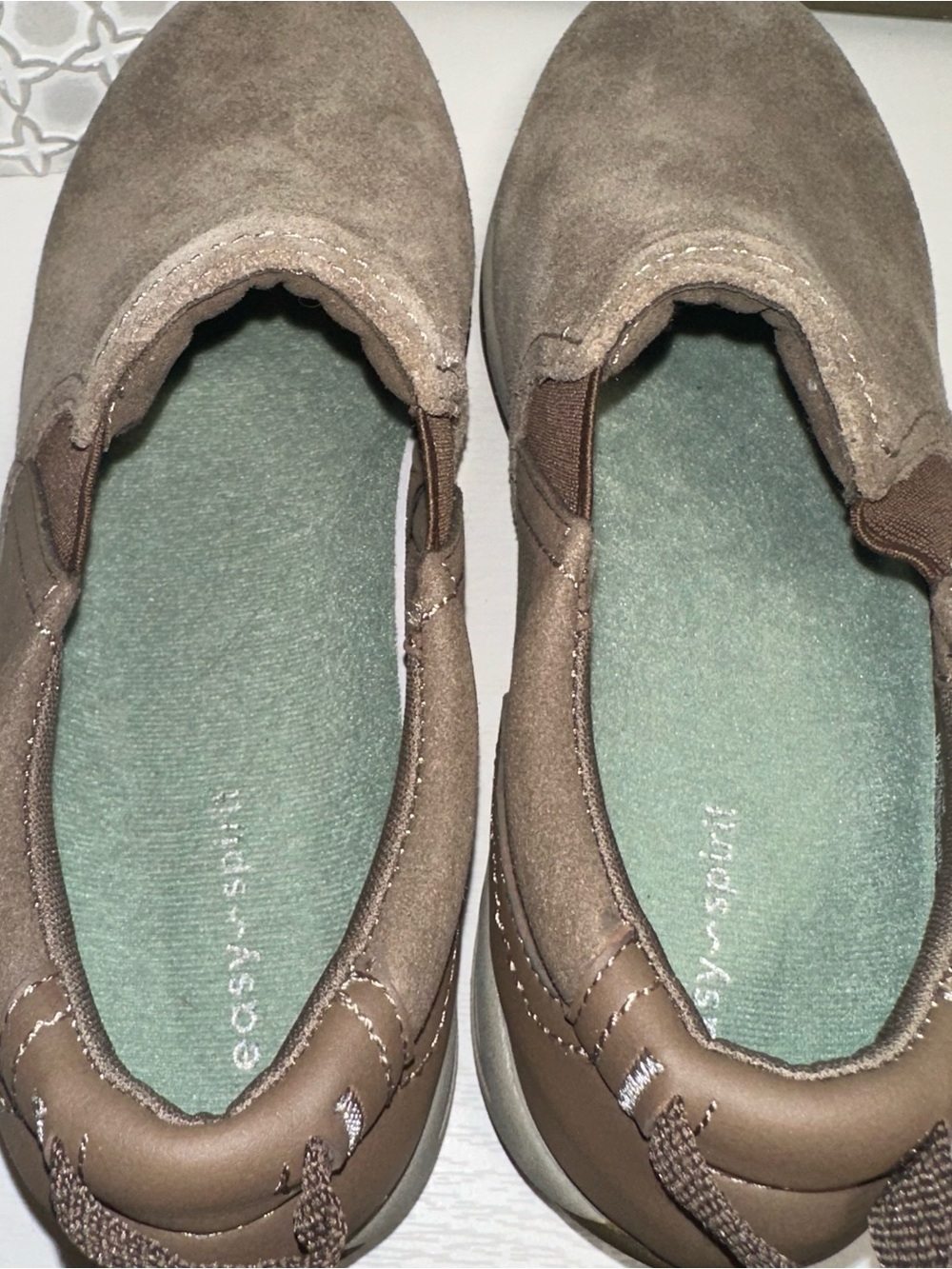 Easy Spirit Women’s Suede Slip-On Walking Shoes Taupe Size 9W New Without Tags - Picture 3 of 6
